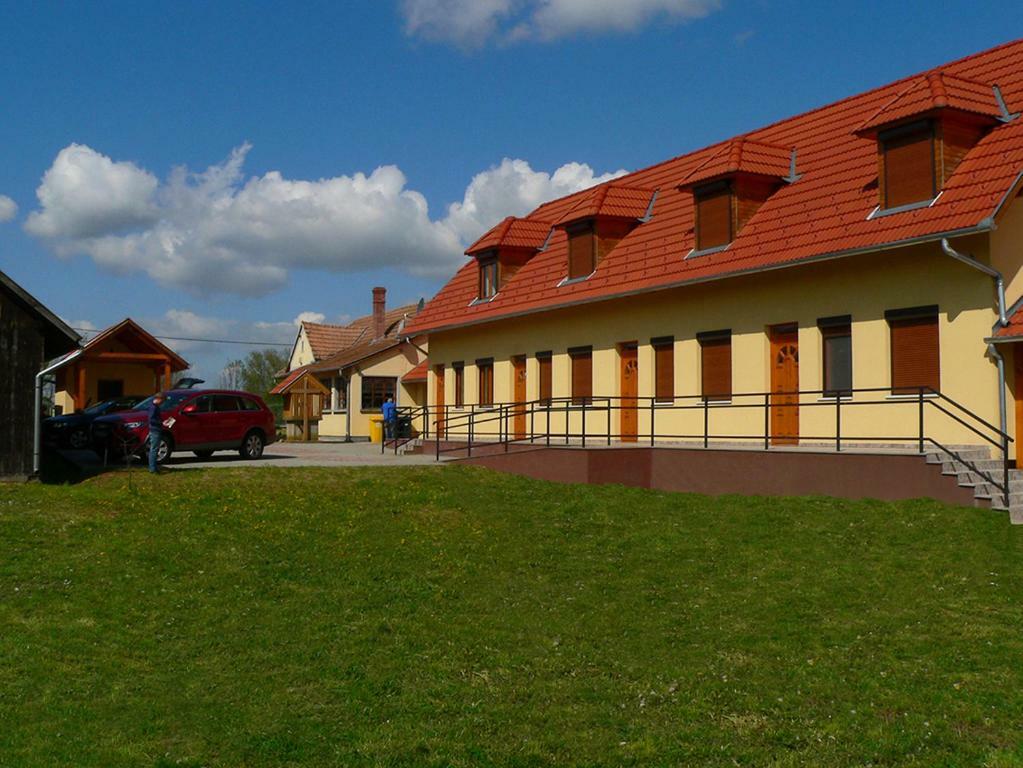 S'Schnoganeschd Villa Nemesvid Luaran gambar